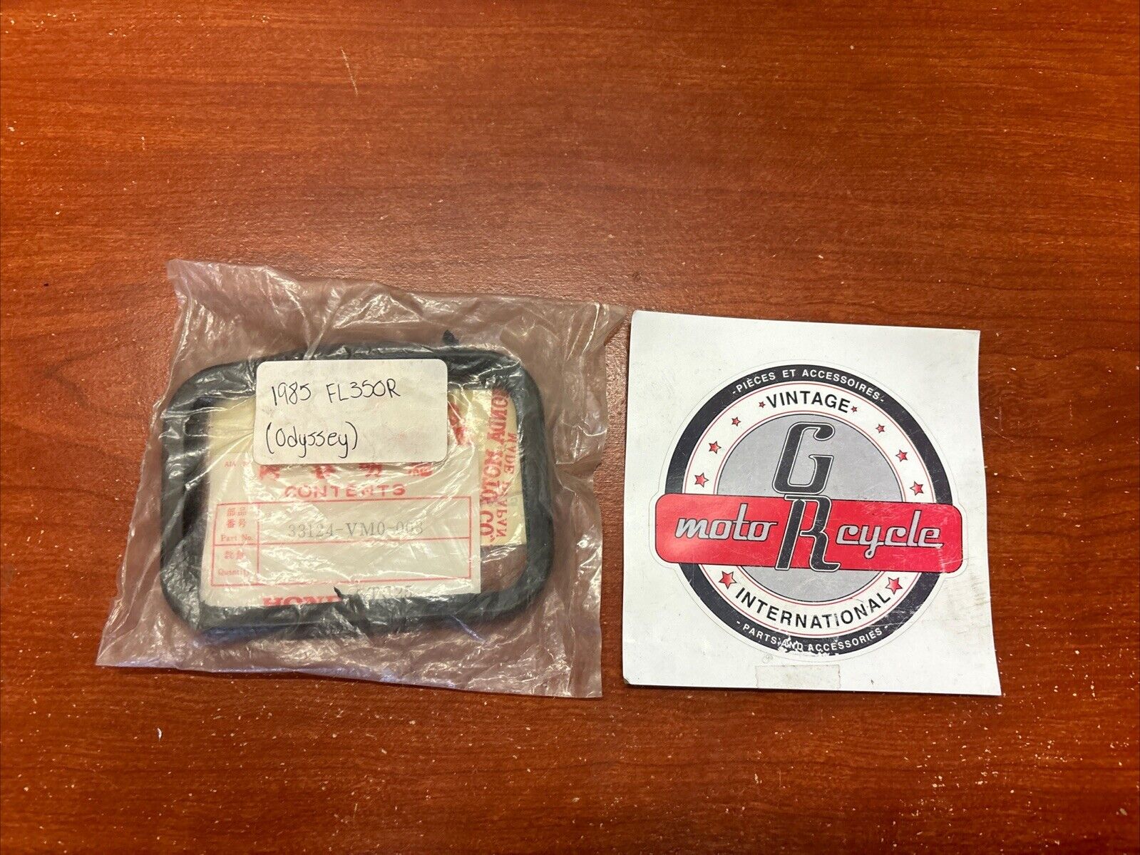 NOS Honda 1985 FL350R HEADLIGHT MOLDING SEAL 33124-VM0-003 H141