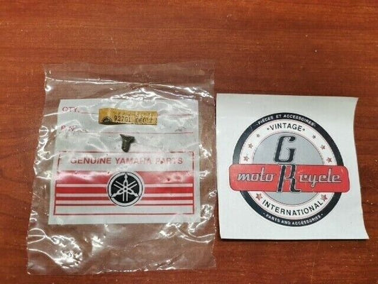 NOS Yamaha FLAT HEAD SCREW 92701-06012-00 SUB 98701-06012-00 98707-06012-00 Y129
