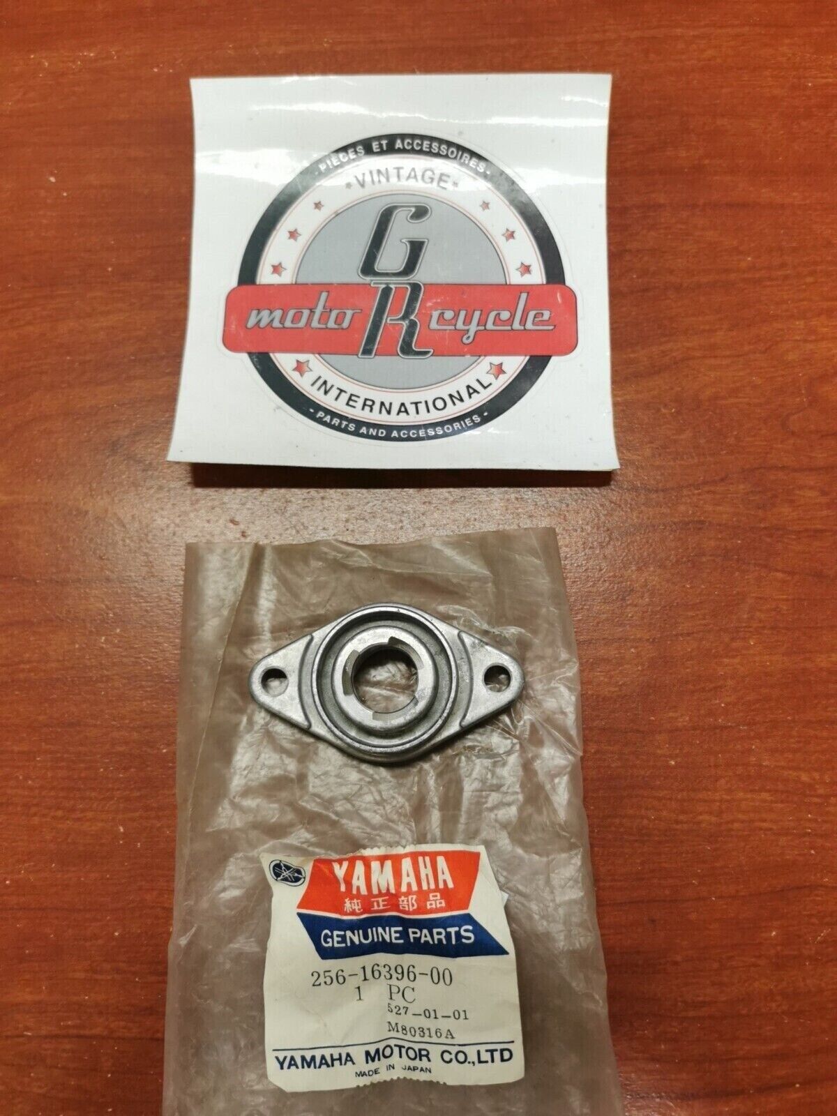 NOS Yamaha XS1 XS2 TX650 PUSH SCREW HOUSING 256-16396-00-00 Y92