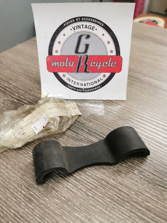 NOS YAMAHA RD125 RD200 1972 - 1976  DAMPER  LOCATING 2    307-24182-00-00   Y53