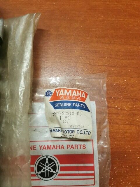 NOS Yamaha 1978-80 XS1100 REAR CUSHION 2H7-22210-00-00 SUB 2H9-22210-10-00 Y161