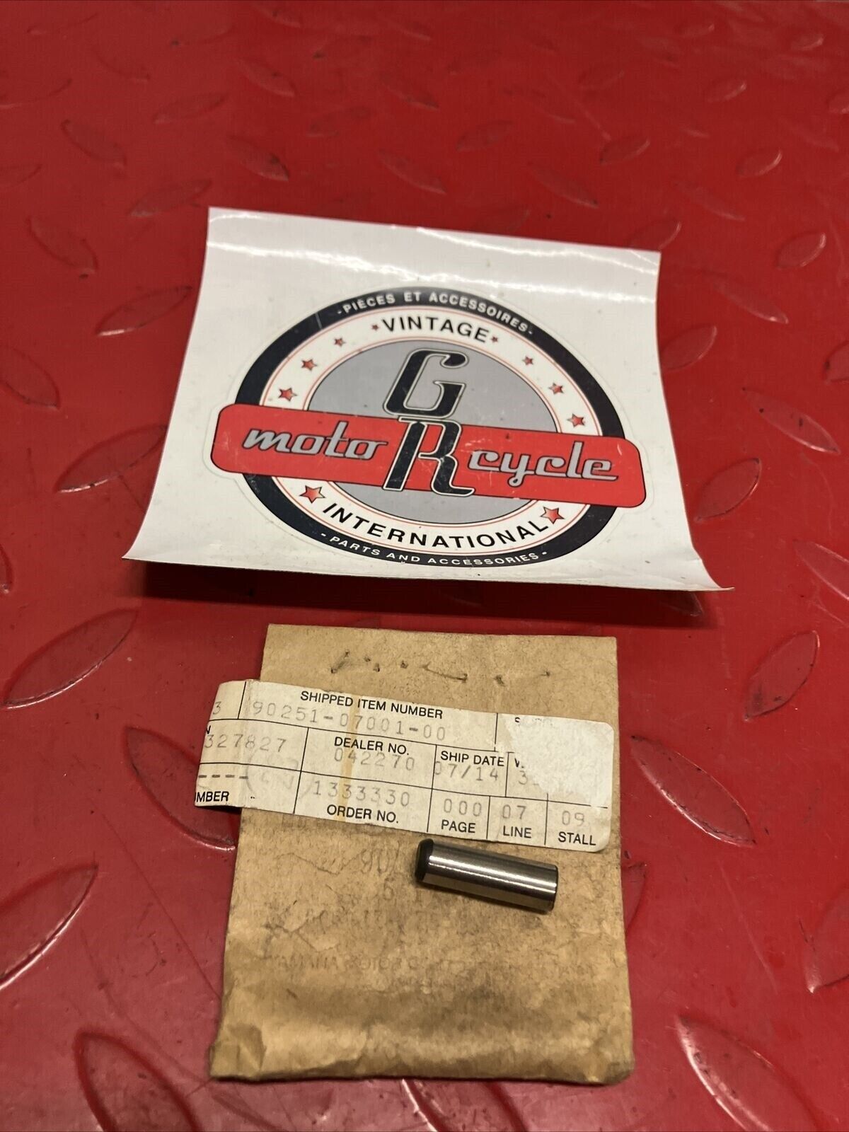 NOS YAMAHA PIN TAPERED 90251-07001-00 Y64