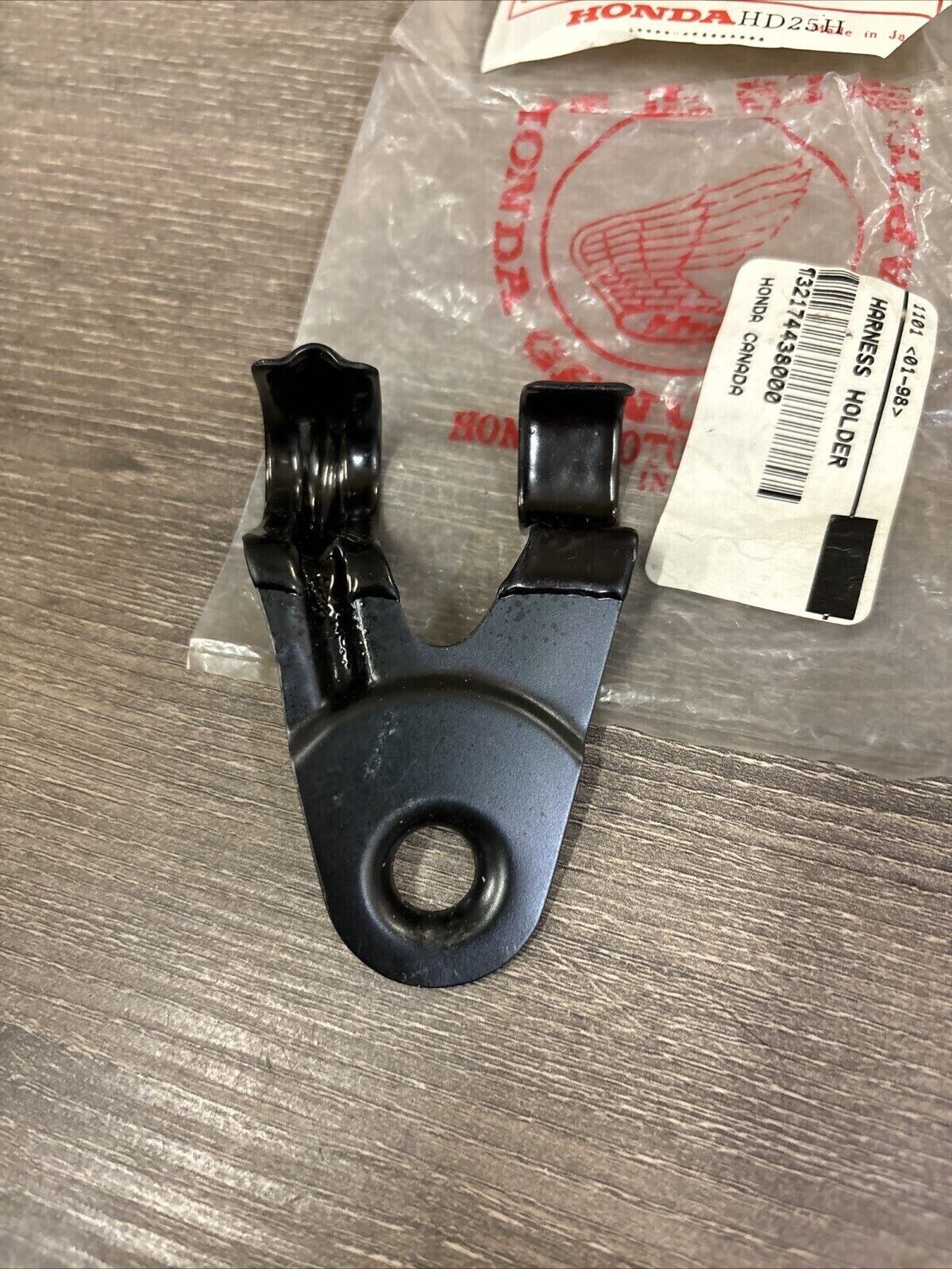 NOS Honda CB750F CB900F CB1100R WIRE HARNESS HOLDER 32174-438-000 H118