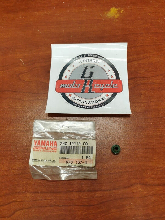 NOS Yamaha VALVE STEM SEAL 2HX-12119-00-00 Y72