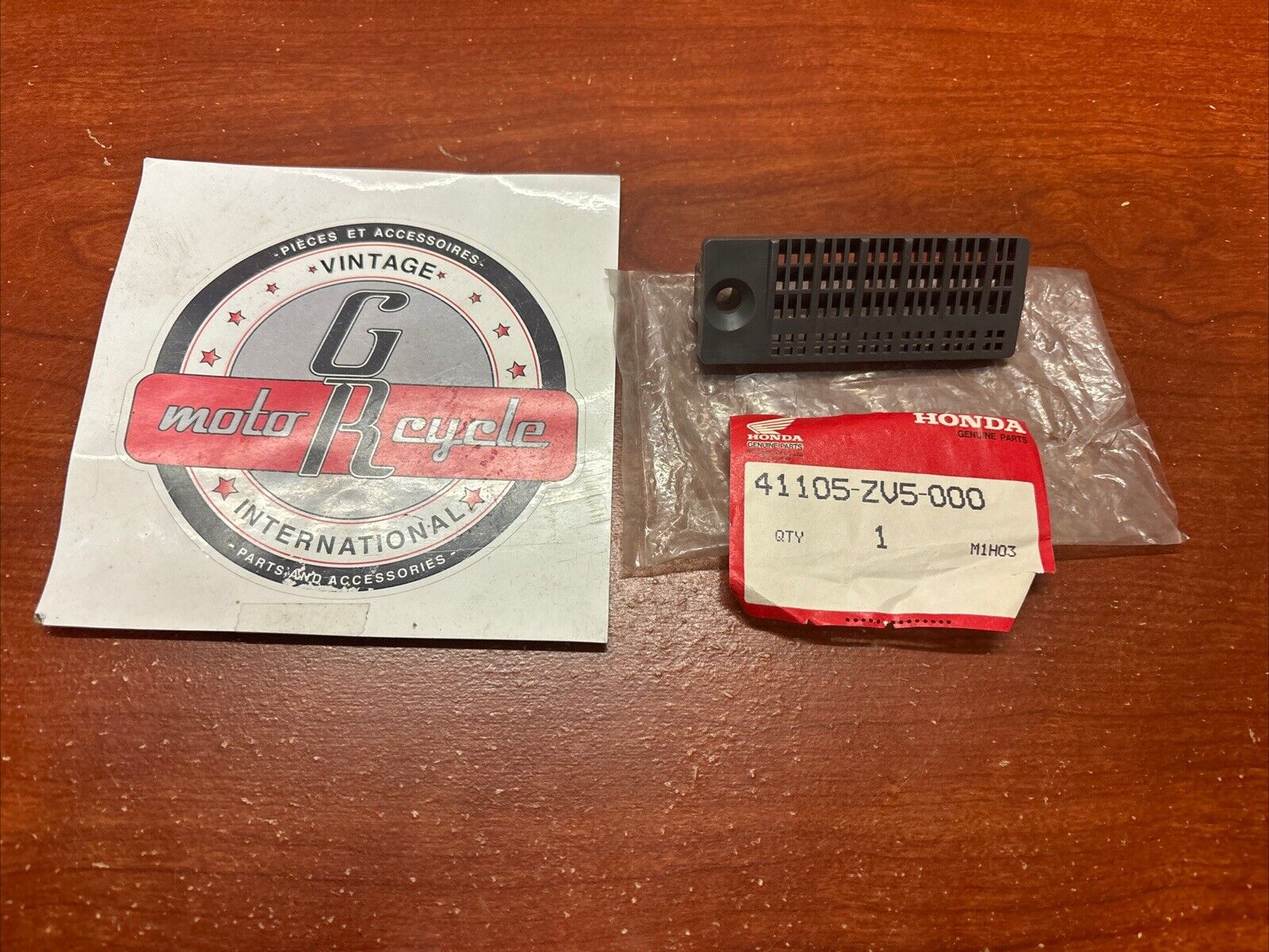 NOS Honda BF25 BF30 BF35 BF40 BF50 BF75 LEFT WATER SCREEN 41105-ZV5-000 H179