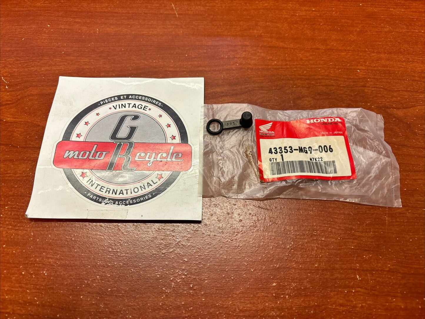 NOS Honda CA125 CB1000 F CB1300 CB250 CB600F BLEEDER CAP 43353-MG9-006 H161