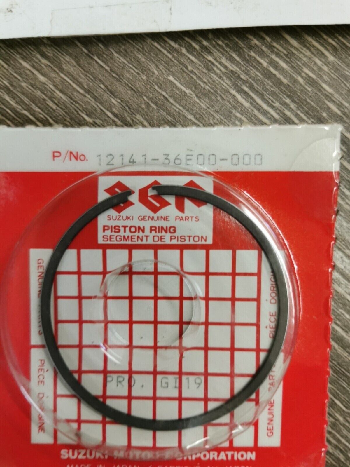 NOS SUZUKI RM125 1976 - 1980 PISTON RING 12141-36E00 SUB BY 12141-36E01 S24