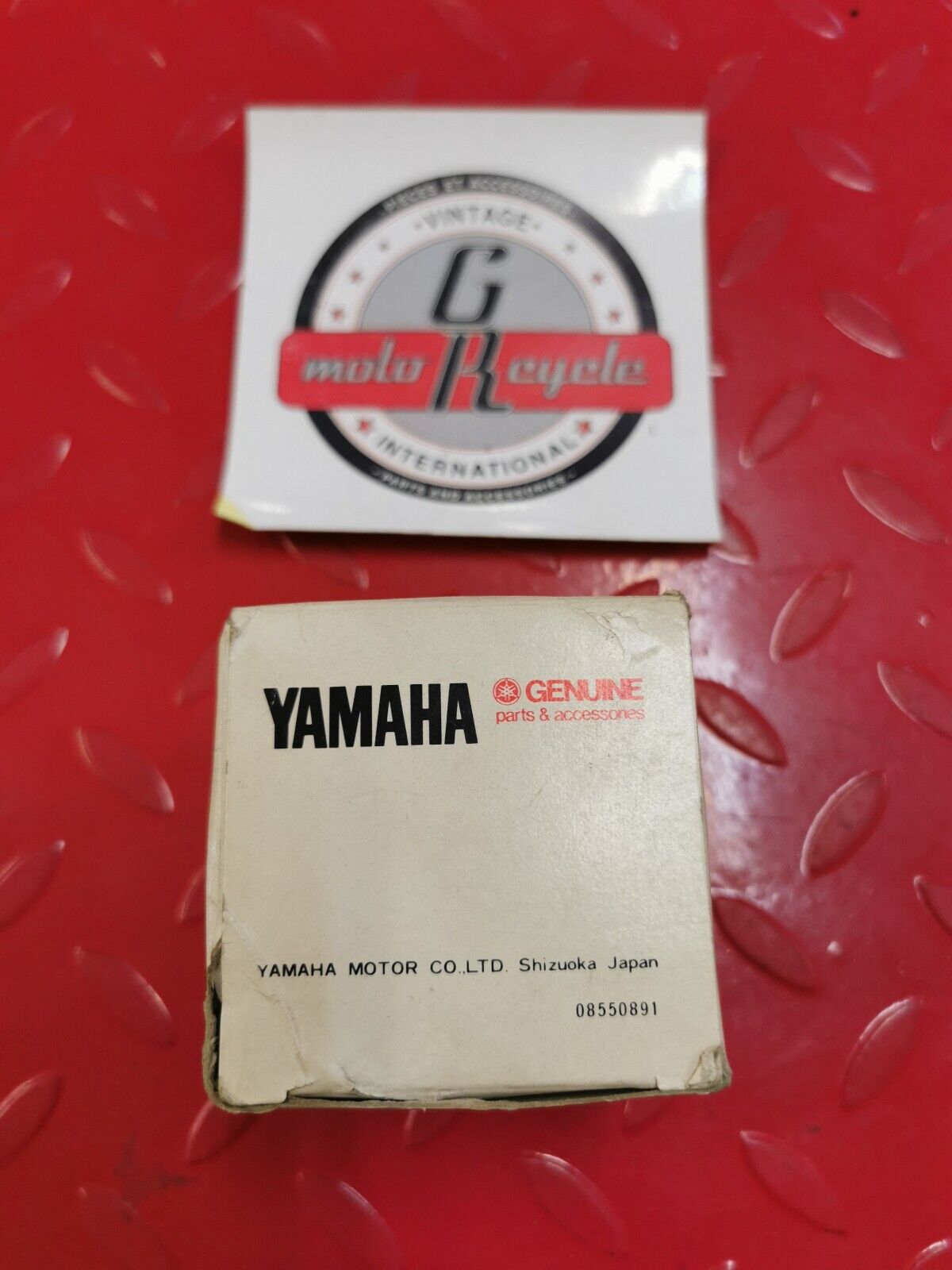 NOS Yamaha EX570 PISTON STD 82M-11631-01-92 Y27
