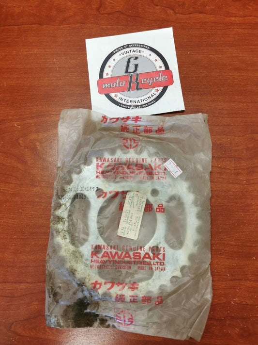 NOS Kawasaki 1981 1982 KZ305 SPROCKET HUB REAR 33T 42041-1064 K24