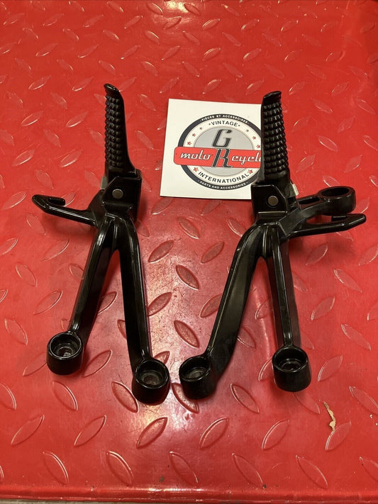 Suzuki GSXR1000 2003 footpegs footrests left right foot peg rest 43600-18G00