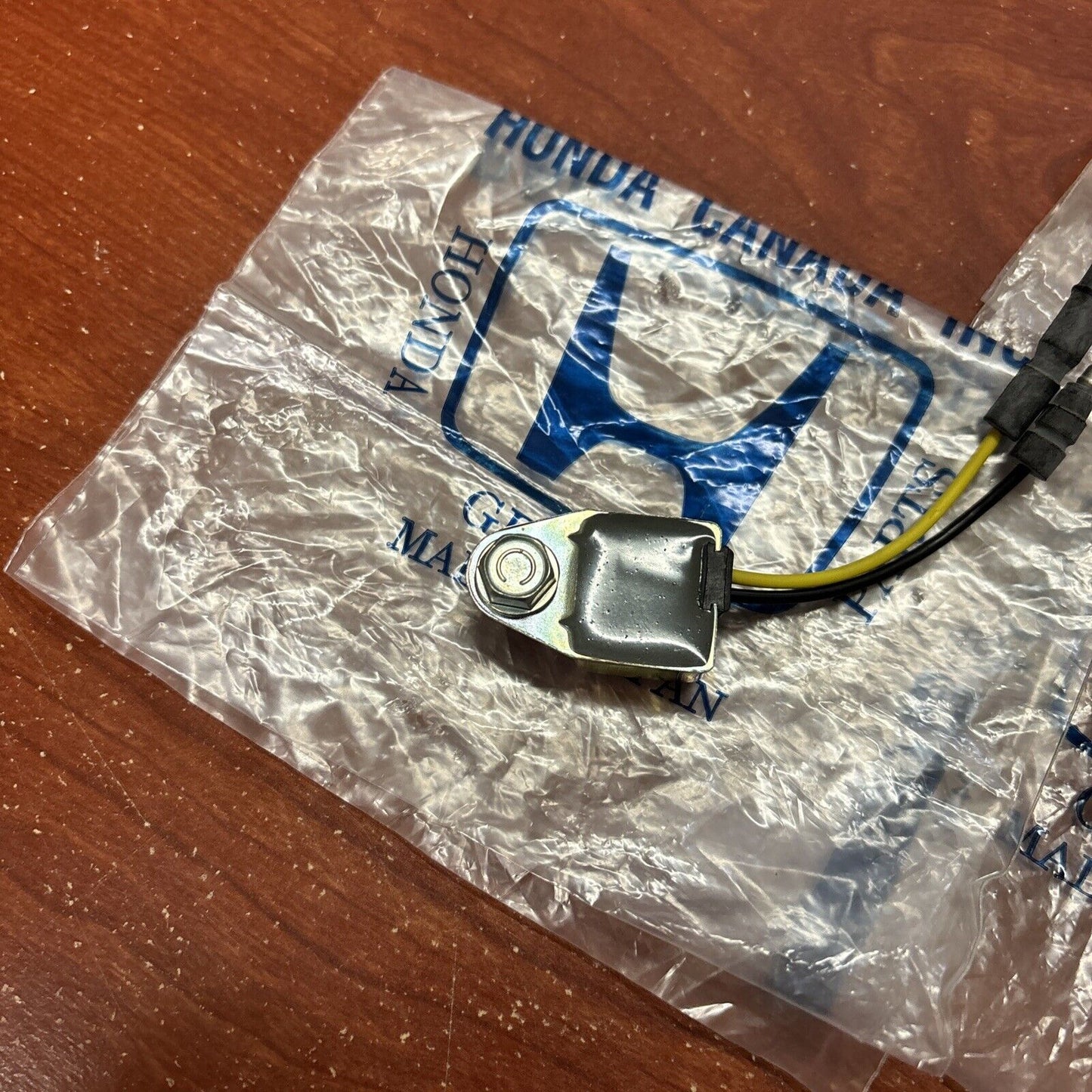 NOS Honda GX240 GX270 GX340 GX390 OIL LEVEL SENSOR 04302-ZE2-010 H153