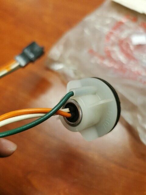 NOS Honda GL500I GL650I GL1100 A I LEFT TURN SIGNAL SOCKET 33455-463-771 H98