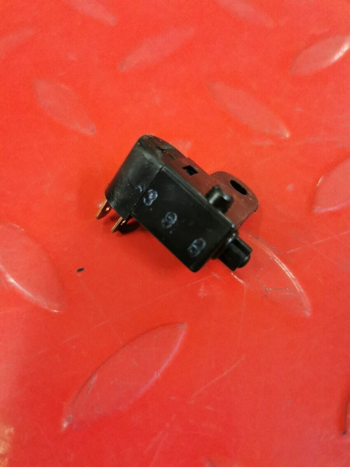 NOS HONDA CB400A GL1000 CX500 1978  SWITCH ASSY  FR  STOP  35340-413-013 H39