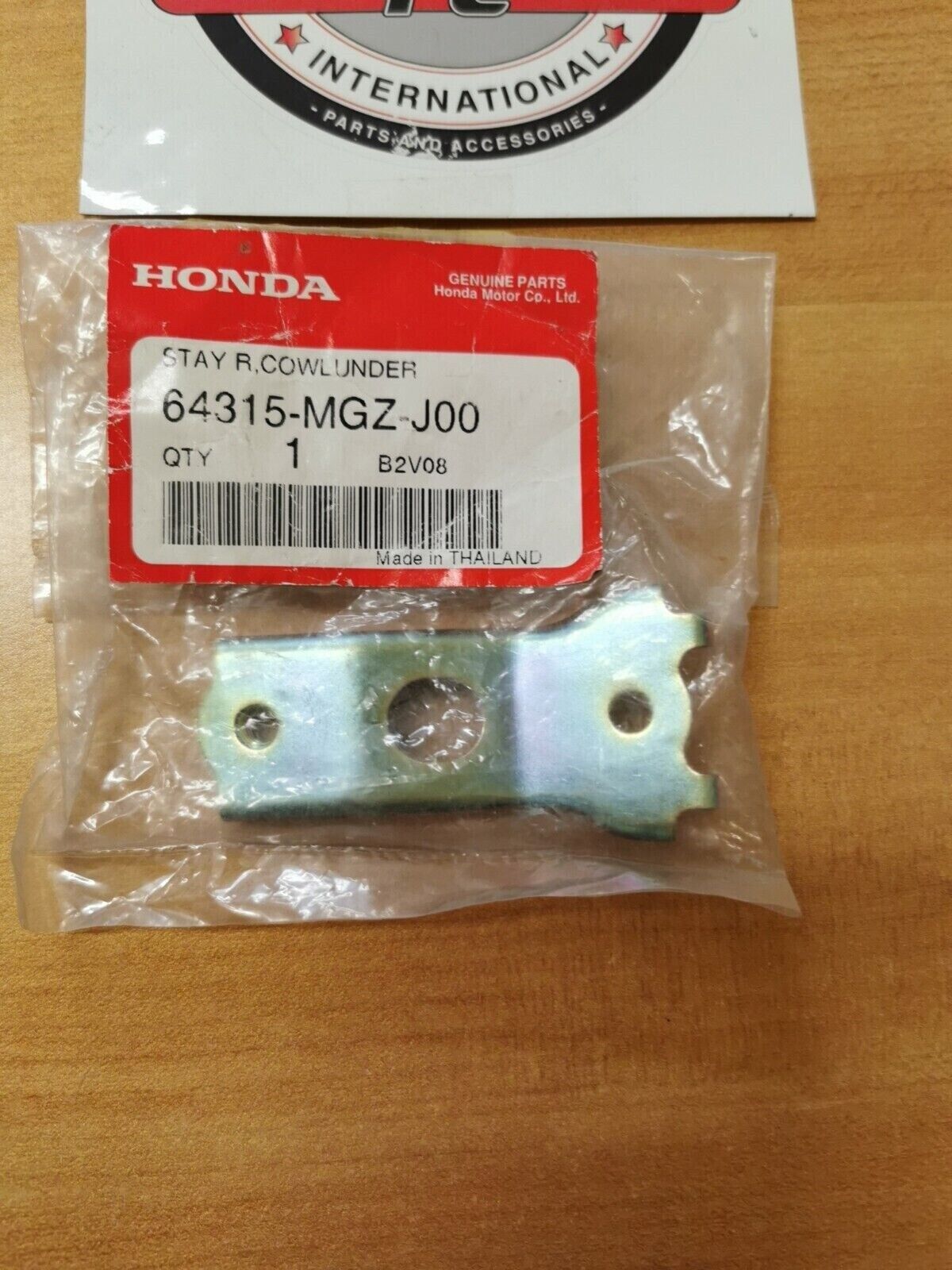NOS Honda CBR400R CB400F CB400X FRONT COWLING STAY 64315-MGZ-J00 H26