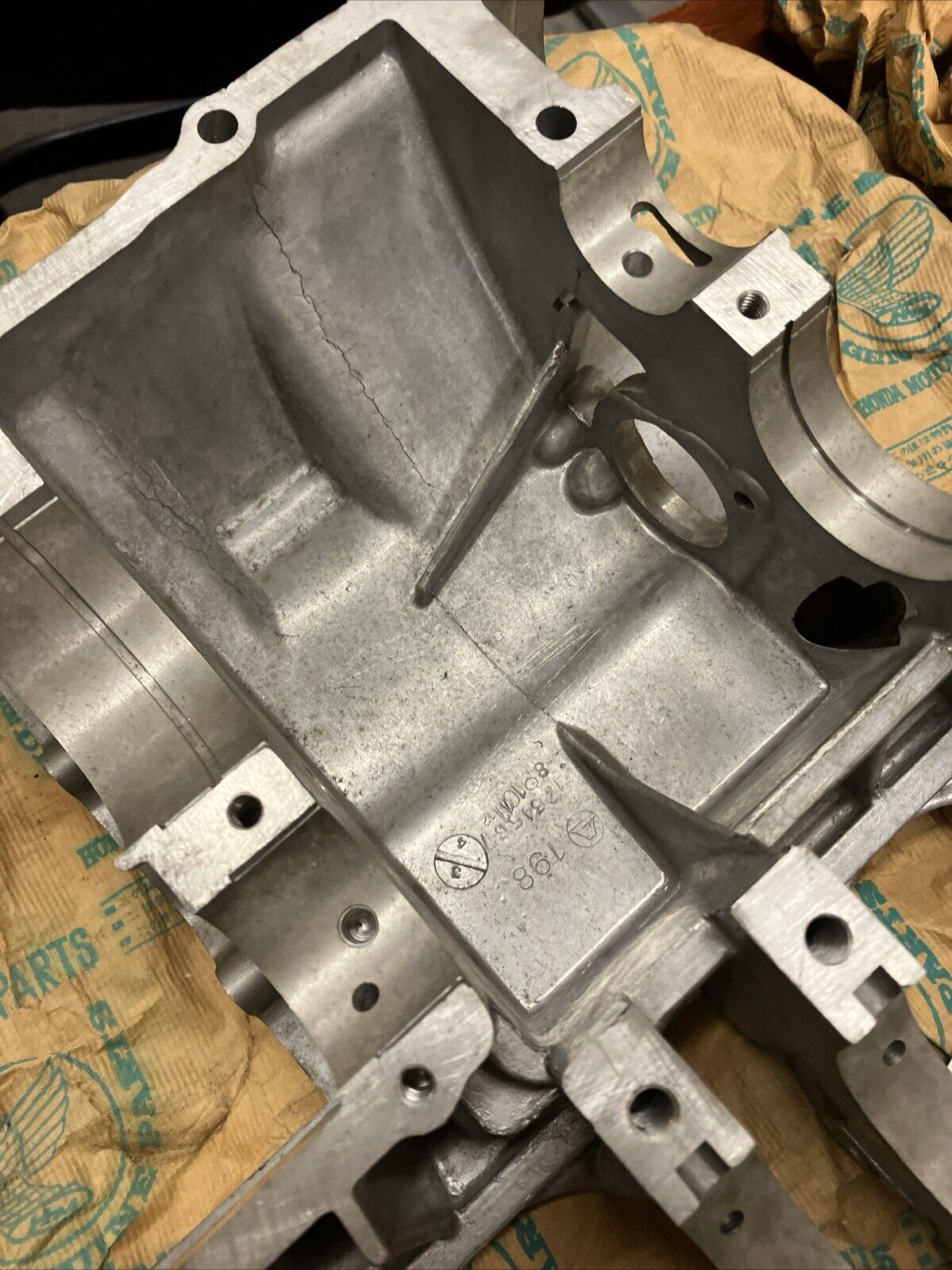 NOS Honda CB450 CL450 UPPER & UNDER CRANKCASE 11100-292-080 11200-292-080 H153