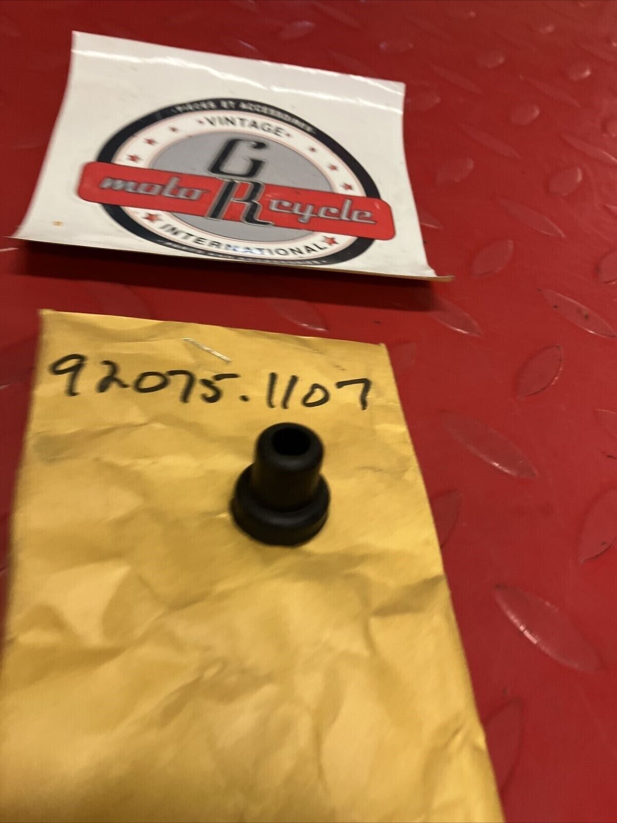 NOS KAWASAKI BRACKET DAMPER 92075-1107 K19