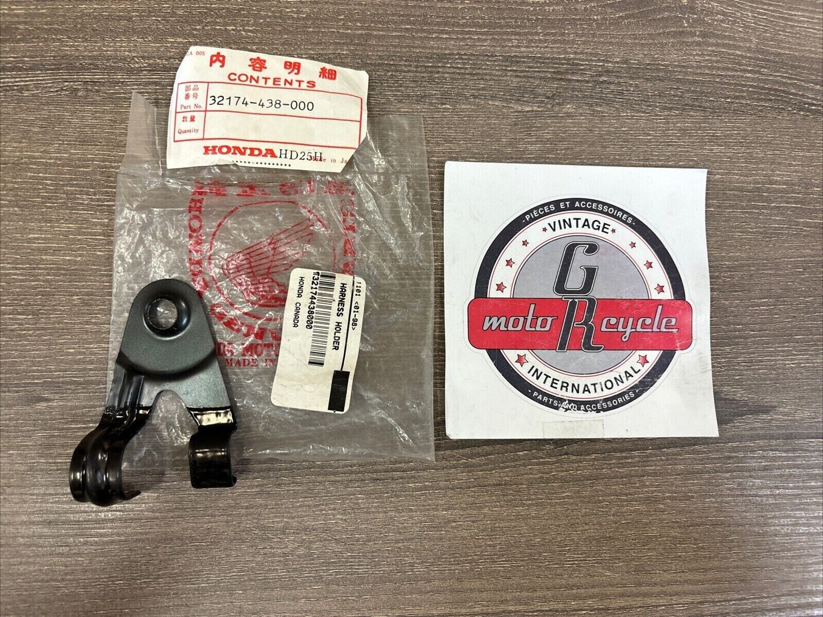 NOS Honda CB750F CB900F CB1100R WIRE HARNESS HOLDER 32174-438-000 H118