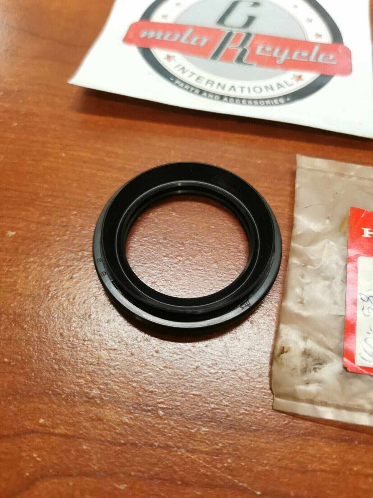 NOS Honda TRX300FW TRX420FA TRX680FA TRX650FA DUST SEAL 91209-HN2-003 H64