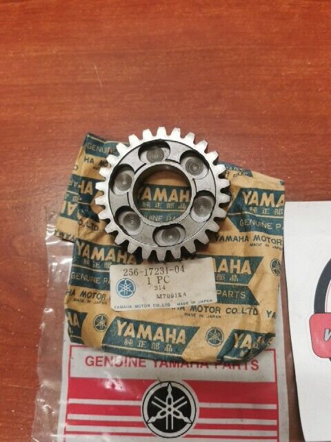 NOS Yamaha XS650 3RD WHEEL GEAR 256-17231-04-00 Y153
