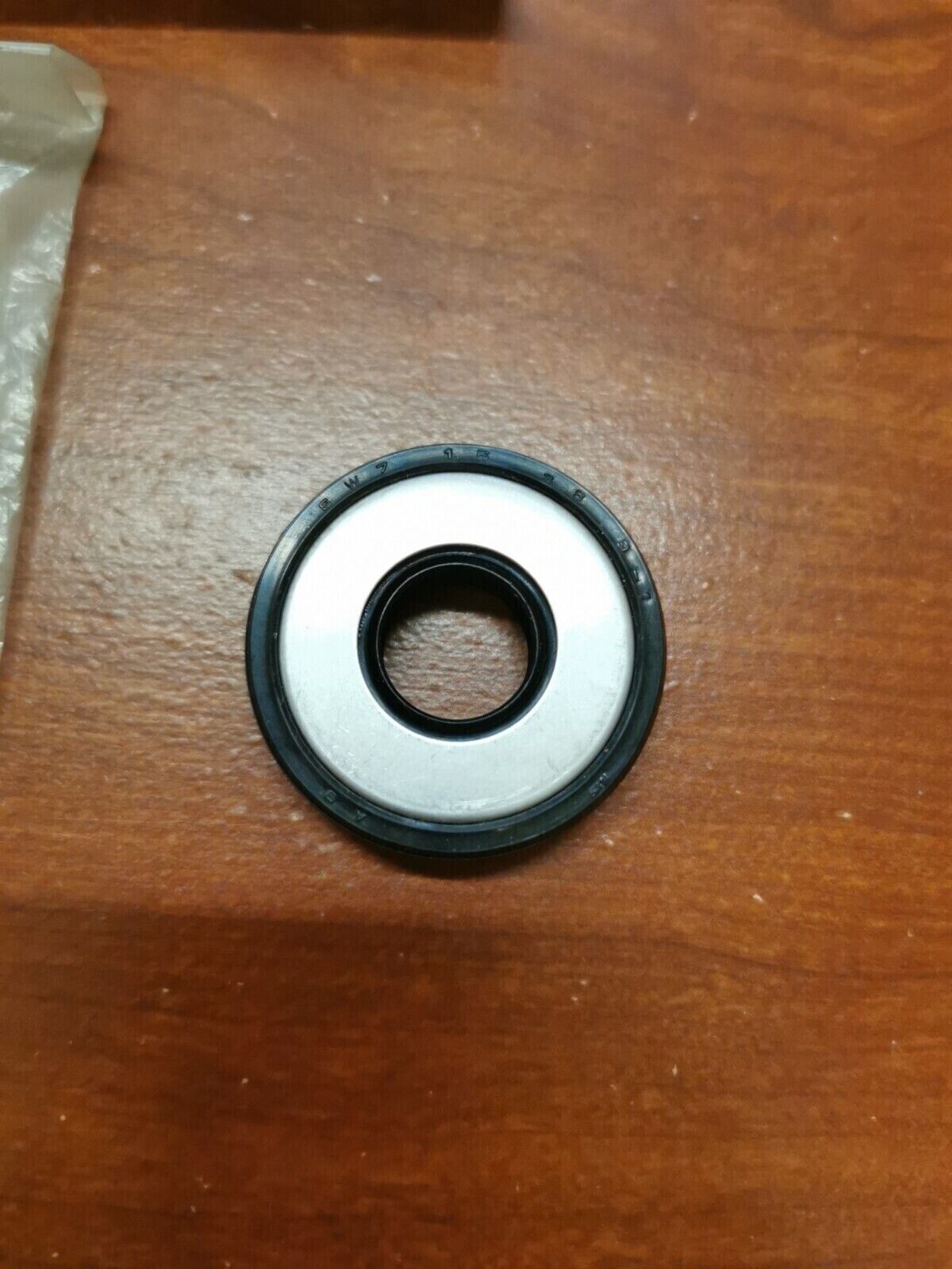 NOS Suzuki DT25 DT28 OIL SEAL 09289-15007 S20