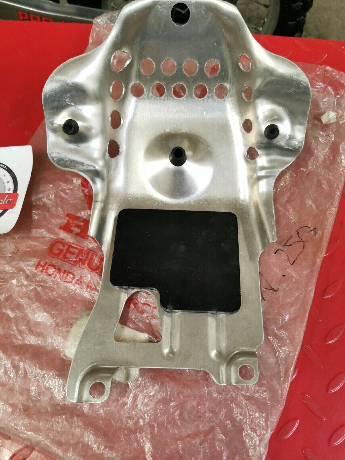 NOS HONDA XL250R 1985 - 1987 PLATE SKID ENGINE GUARD  50351-KL4-770  H41