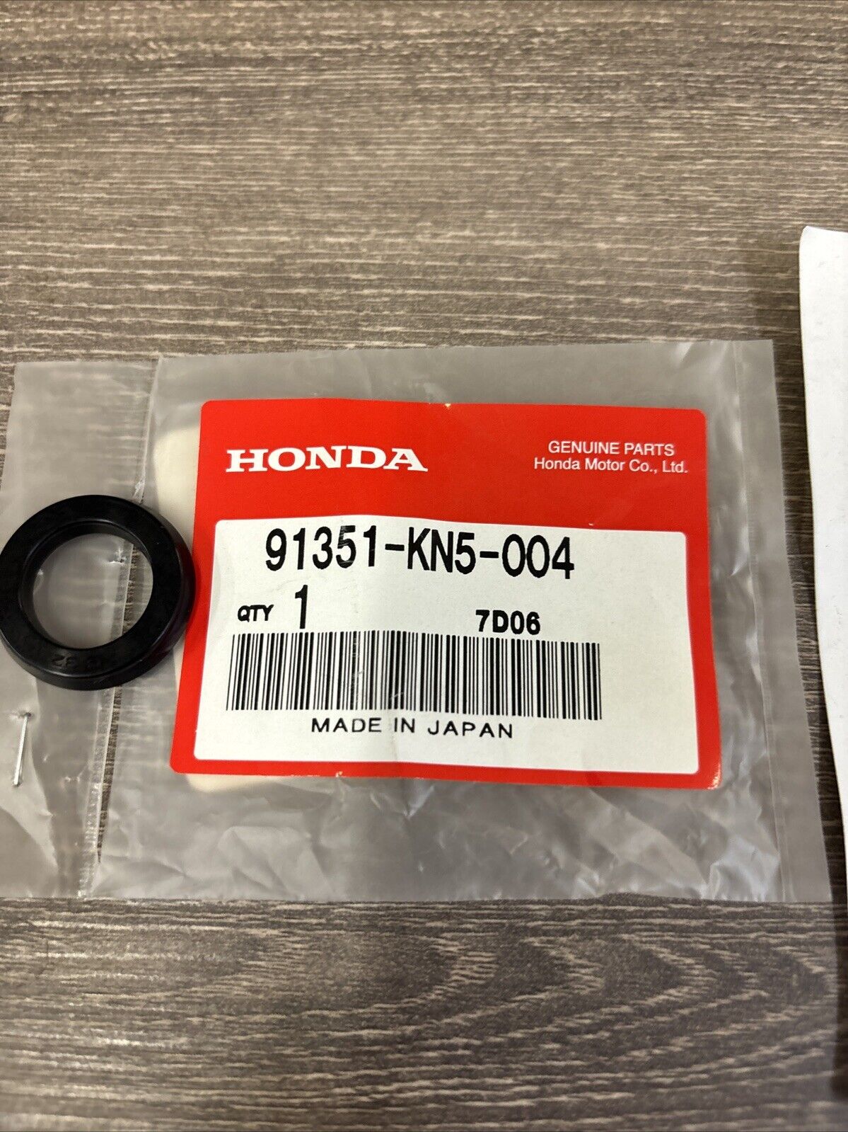 NOS Honda RVF750R XR250 R XR600R DUST SEAL B 91351-KN5-004 H128