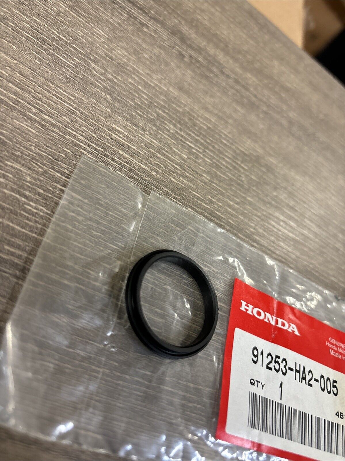 NOS Honda ATC250R CR80R TRX250R DUST SEAL 27X31.8X5 91253-HA2-005 H128