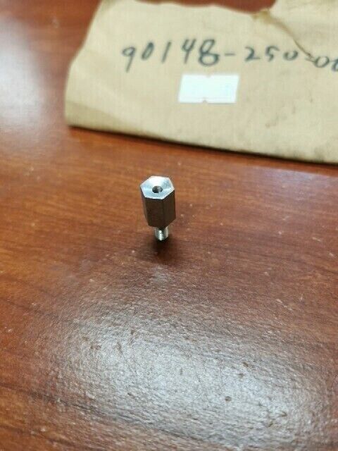 NOS Honda C70 C72 C75 C77 CA72 CA77 REAR WINKER BASE SCREW 90148-250-000 H68