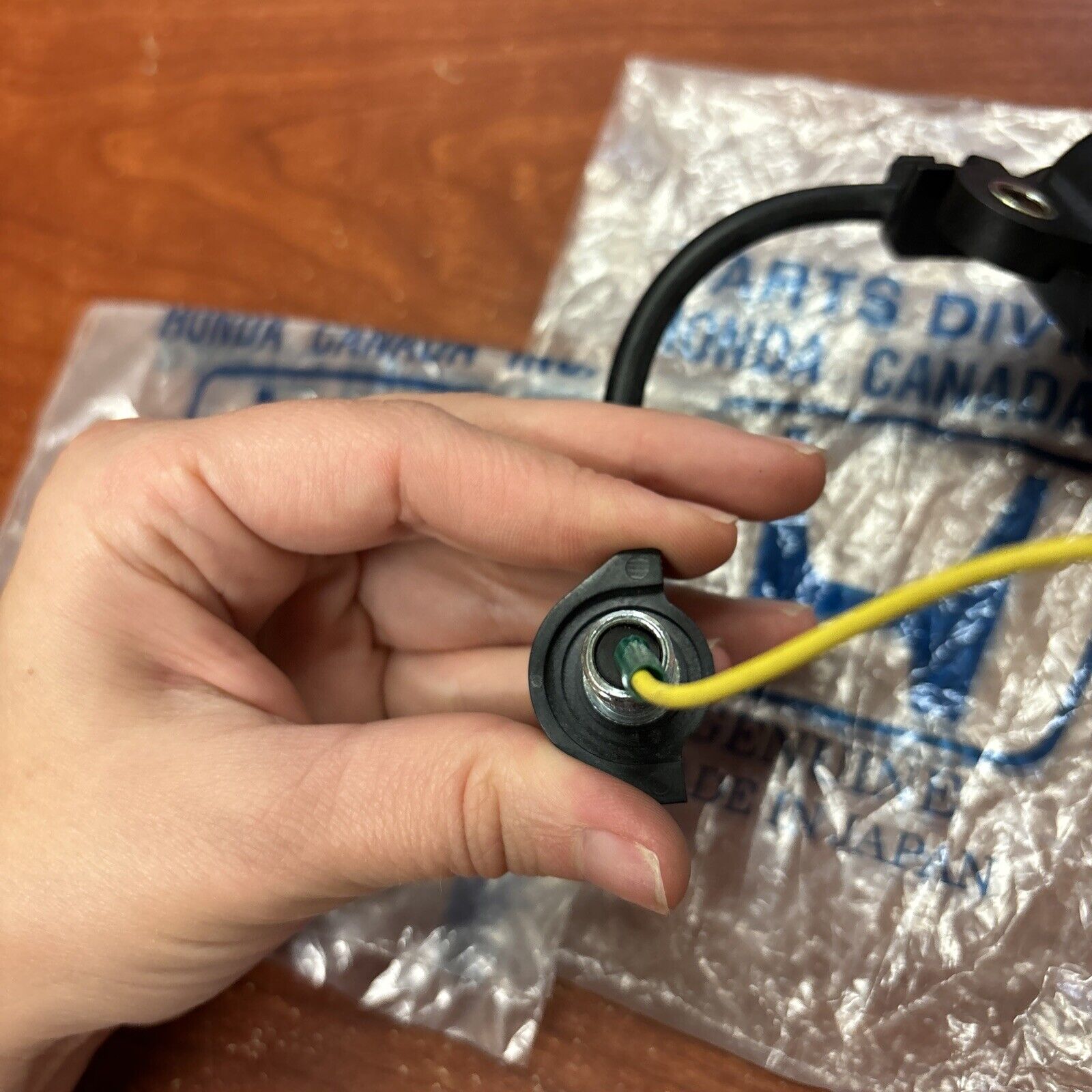 NOS Honda GX240 GX270 GX340 GX390 OIL LEVEL SENSOR 04302-ZE2-010 H153