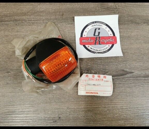 NOS HONDA VF700F VF750F 1983 1984 TURN SIGNAL WINKER L FR 33450-MB2-671 H83