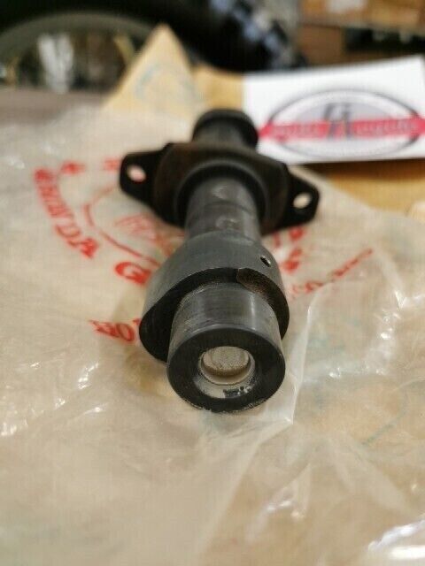 NOS HONDA VF750C VF750S 1982 INTAKE FRONT CAMSHAFT 14111-MB0-325  H88
