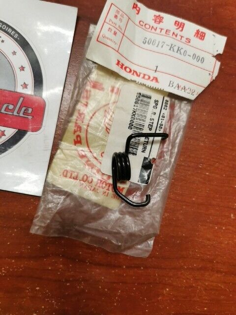 NOS Honda 1984 XL250R XR200R XR250R R. STEP RETURN SPRING 50617-KK0-000 H152