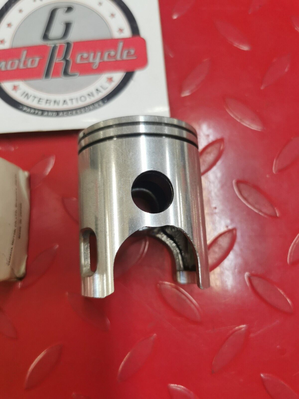 NOS YAMAHA RD250 1976 1977 Yamaha Piston 0.75mm 3rd Oversize 1A0-11637-00 Y27