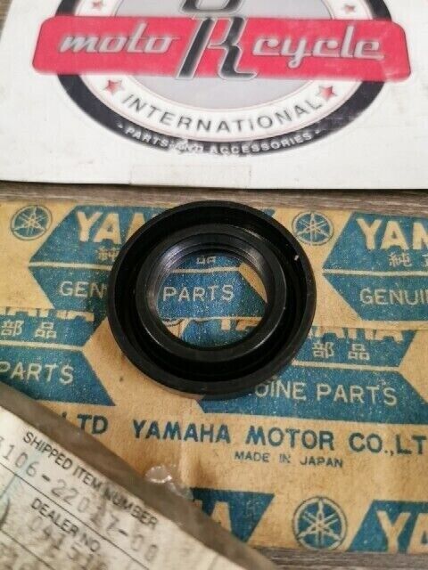 NOS YAMAHA YZ100J IT175G YZ100K YZ125G 1980 OIL SEAL 93106-22017-00 Y159