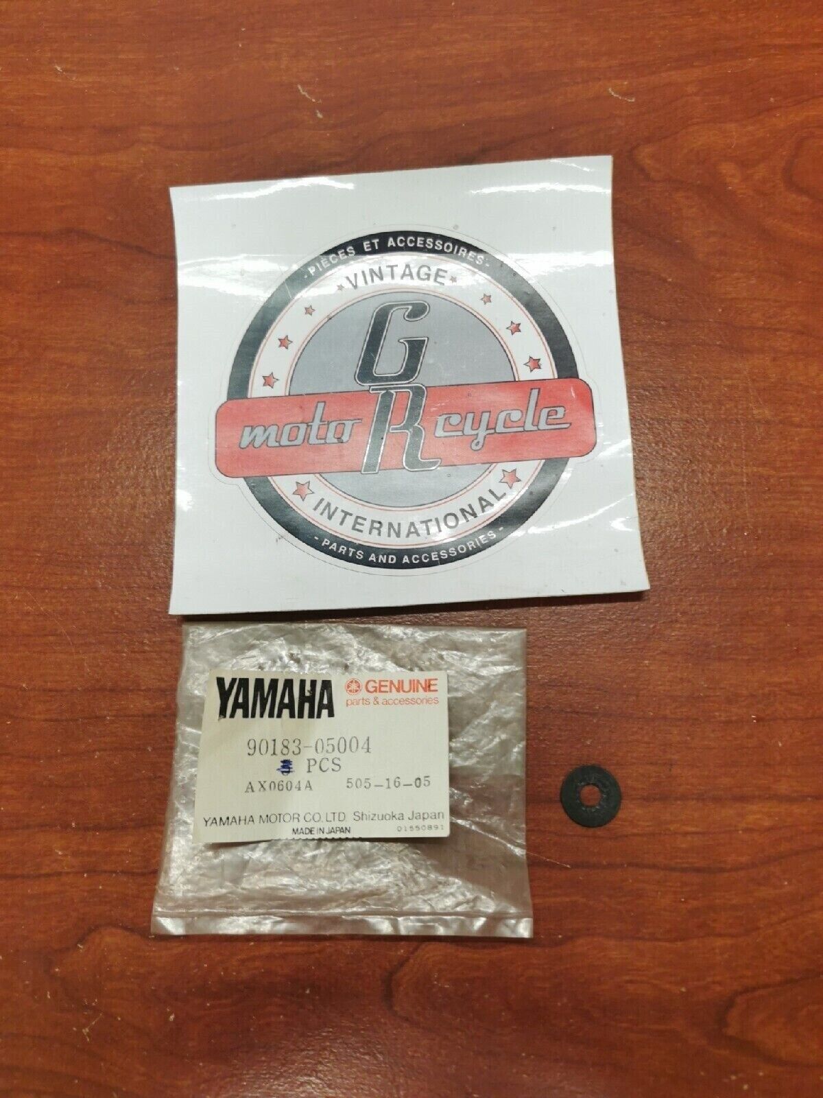 NOS Yamaha EF2000 SPRING NUT 90183-05004-00 SUB. 90183-05003-00 Y71