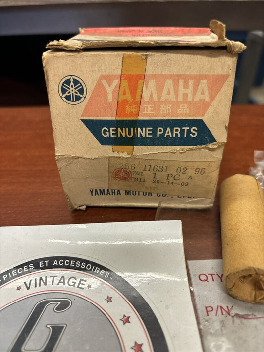 NOS Yamaha XS1 XS2 PISTON KIT STD 0.96 256-11631-02-96 SUB 256-11631-01-9 Y176