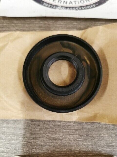 NOS HONDA CA175 1968 1969 CB160 CB200 CB200T OIL SEAL 20X52X9 91201-216-005 H92