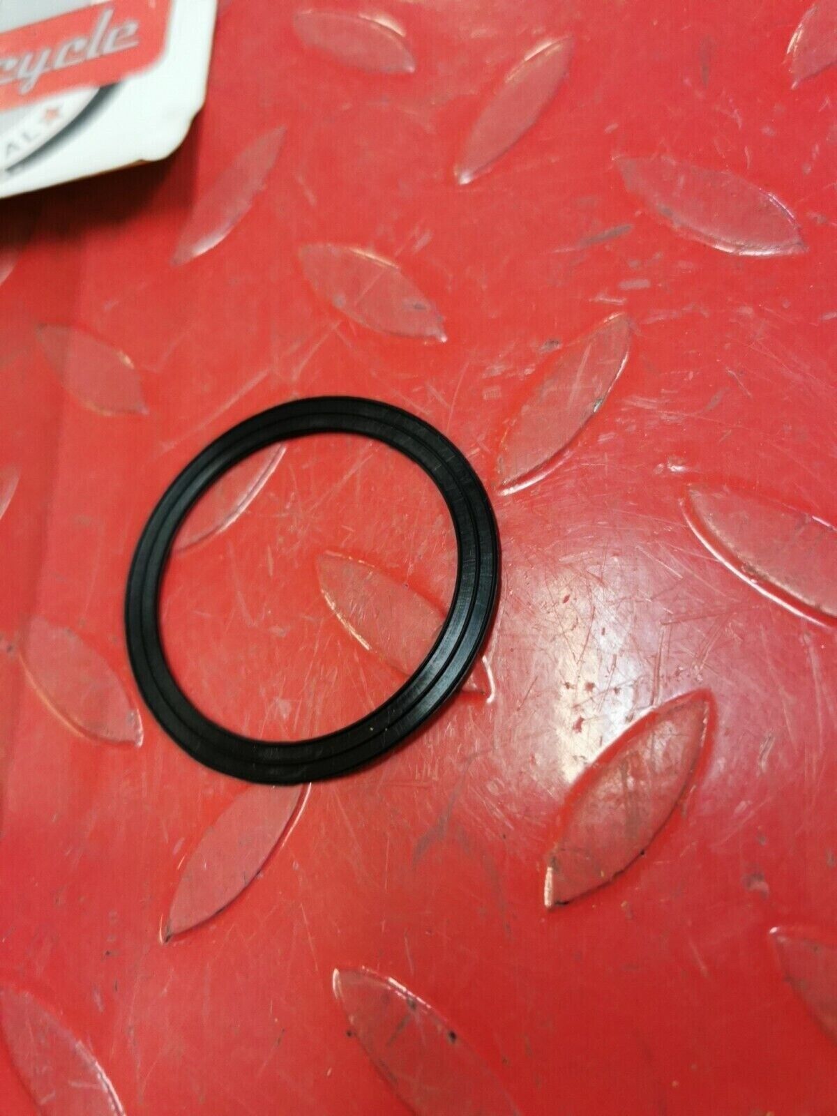 NOS Honda PACKING RETAINER 44640-300-305 H32