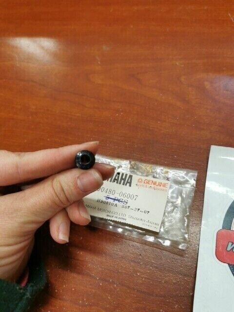 NOS Yamaha XS360 XS400 XS500 GROMMET 90480-06007-00 SUB 341-28187-00-00 Y111
