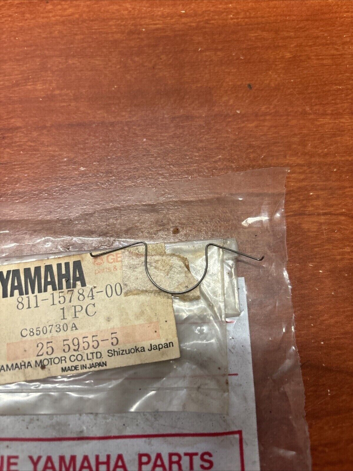 NOS Yamaha RETURN SPRING 811-15784-00-00 Y177