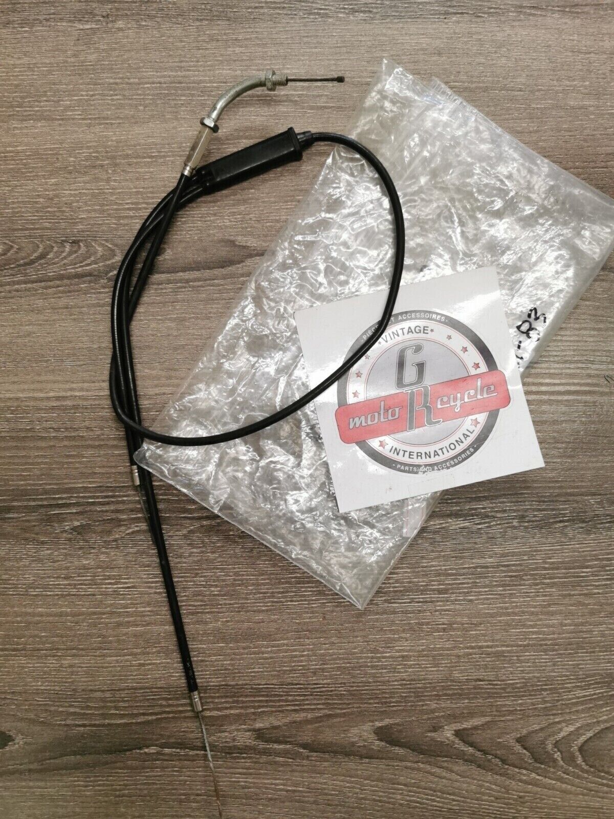 NOS SUZUKI RM125 1981 - 1983 THROTTLE CABLE ASSY 58300-03300 S24