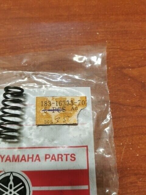 NOS Yamaha SPRING COMPRESSION 183-16333-70-00 SUB 90501-20123-00 90501-2036 Y154