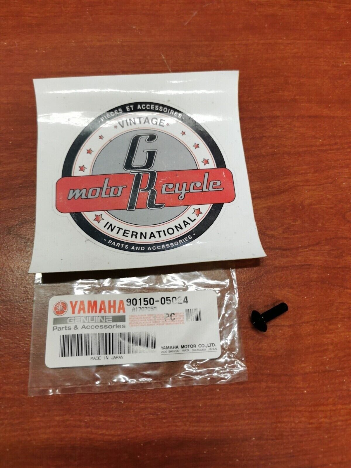 NOS Yamaha YZFR6 YZF600 FJR1300 FZ1 R6S ROUND HEAD SCREW 90150-05024-00 Y84