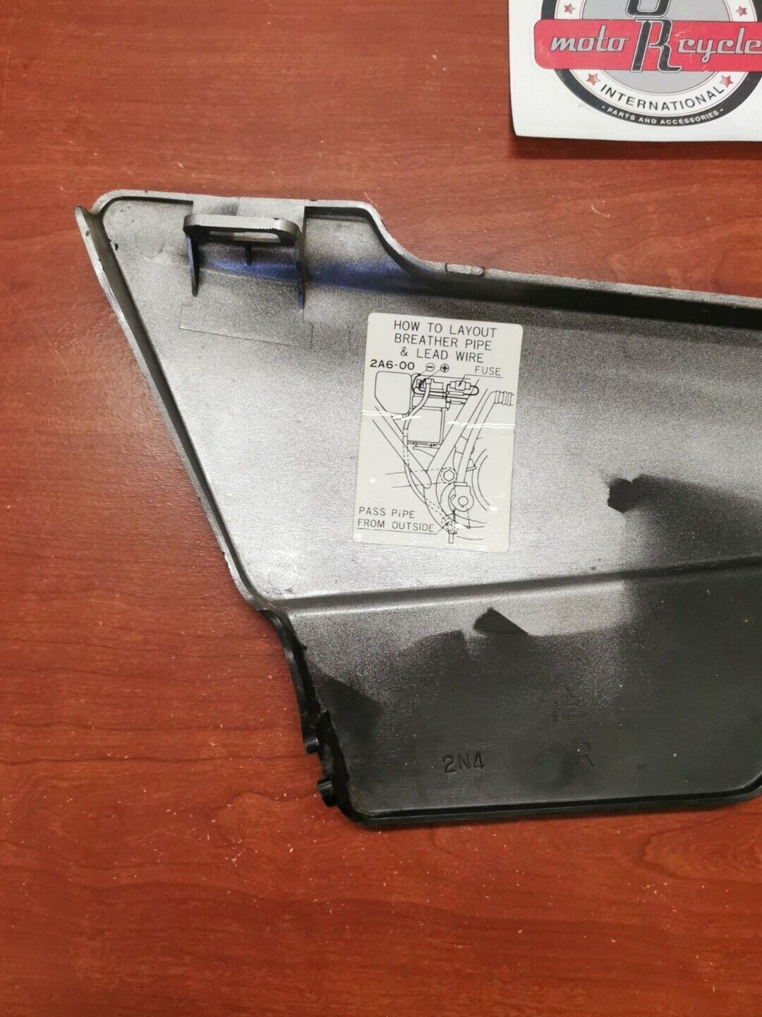 NOS Yamaha ENDURO 1979 DT175 SIDE COVER SILVER 2N4-21721-01-20 ( DAMAGED) Y106