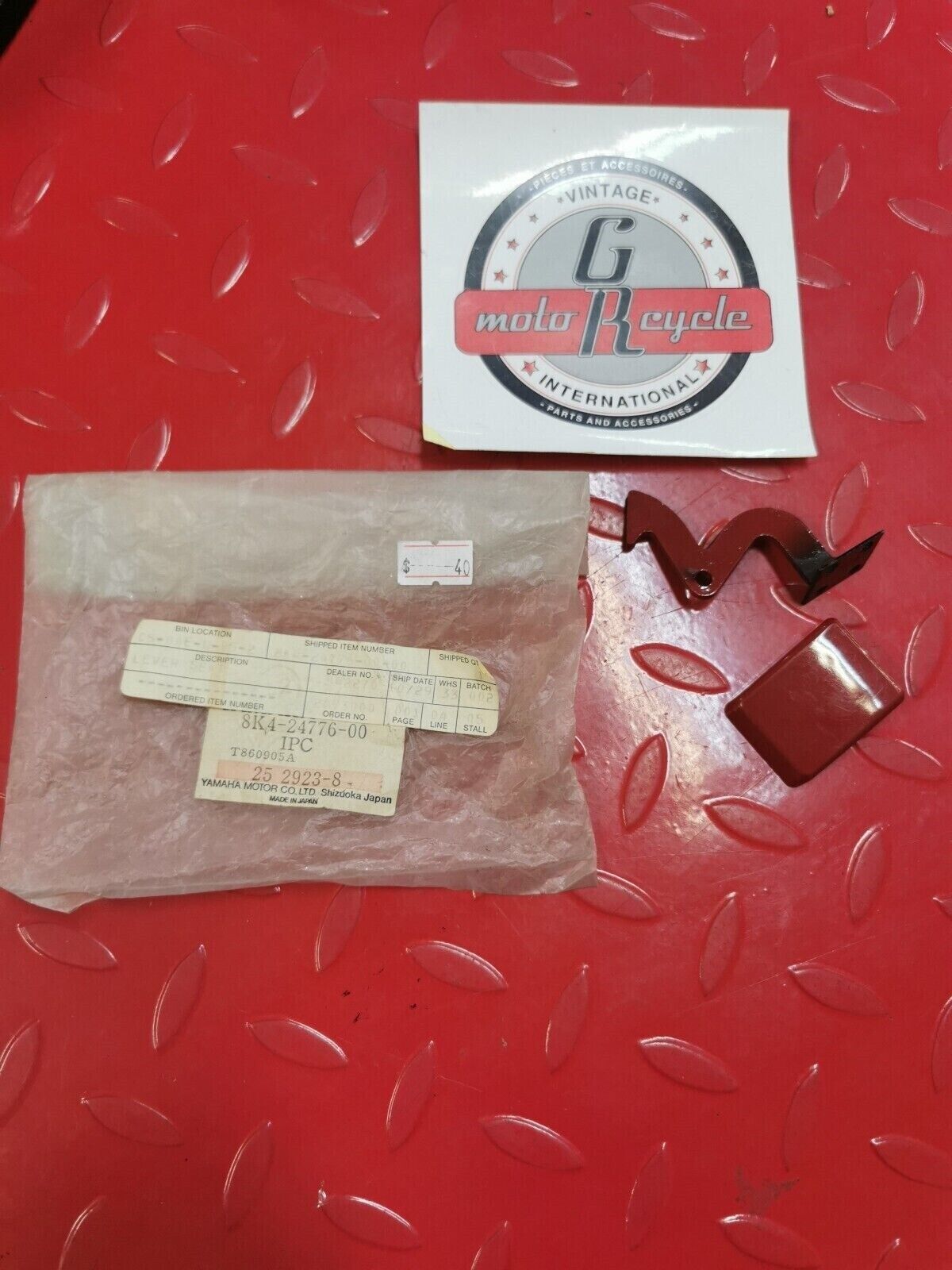 NOS YAMAHA SS440 SR540 LEVER SEAT 8K4-24776-00-00 SUPERCEDED 8L0-24776-00-00 Y26