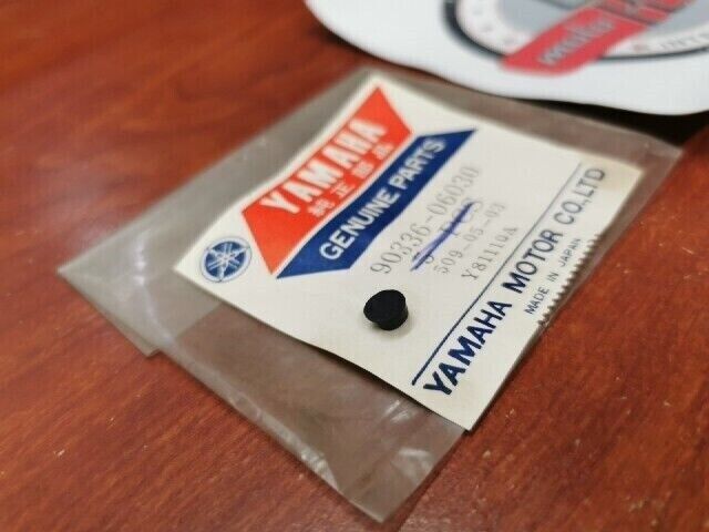 NOS Yamaha IT125 IT175 MX175 YZ100 YZ125 PLUG 90336-06030-00 Y111
