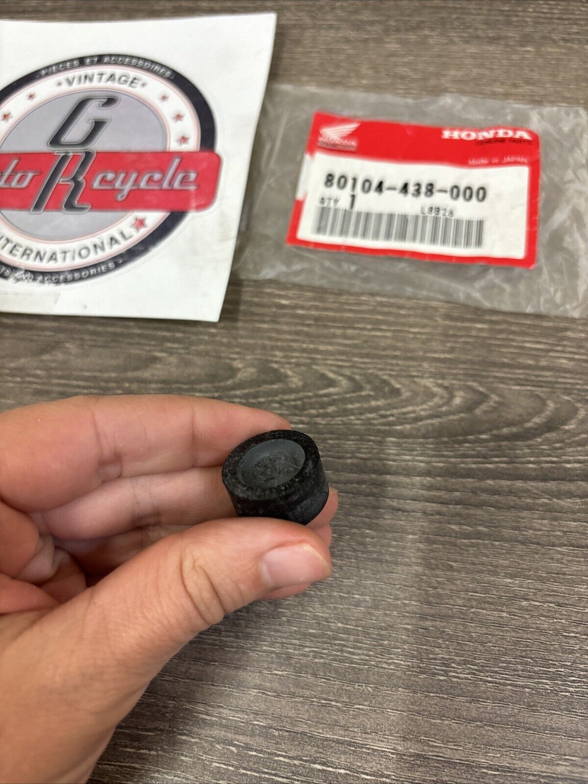 NOS Honda CB1100 CB750F CB900F TAILLIGHT STAY MOUNT RUBBER 80104-438-000 H131