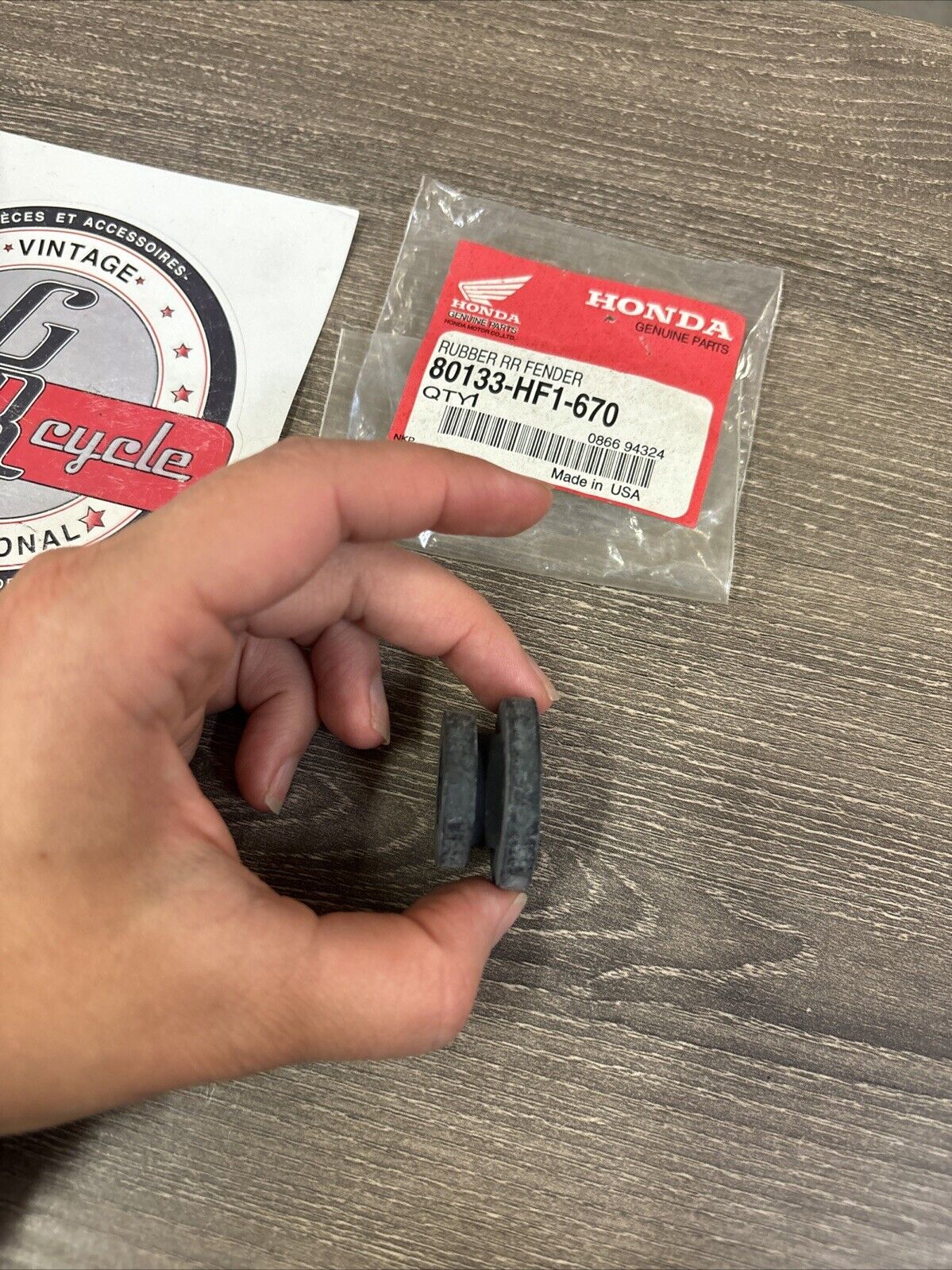 NOS Honda TRX200 D REAR FENDER RUBBER 80133-HF1-670 H134