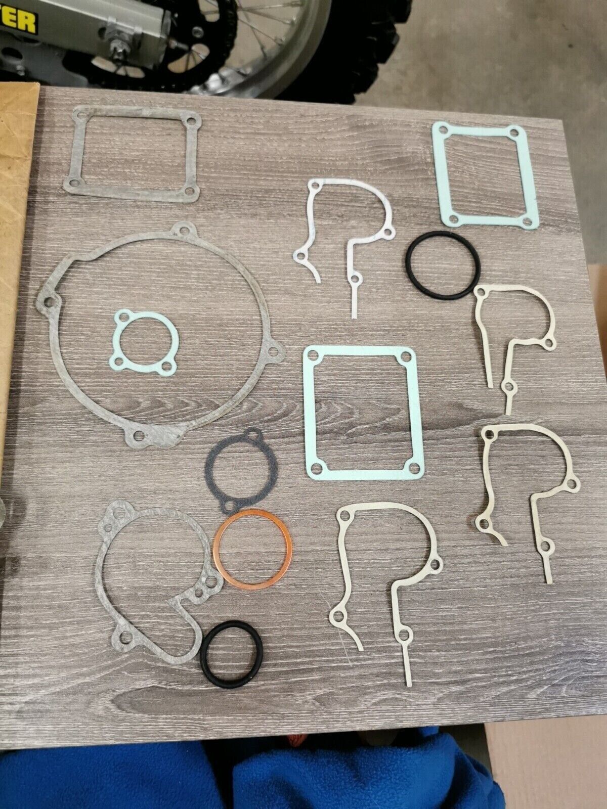 NOS YAMAHA YZ125 INCOMPLETE GASKET KIT SET J47