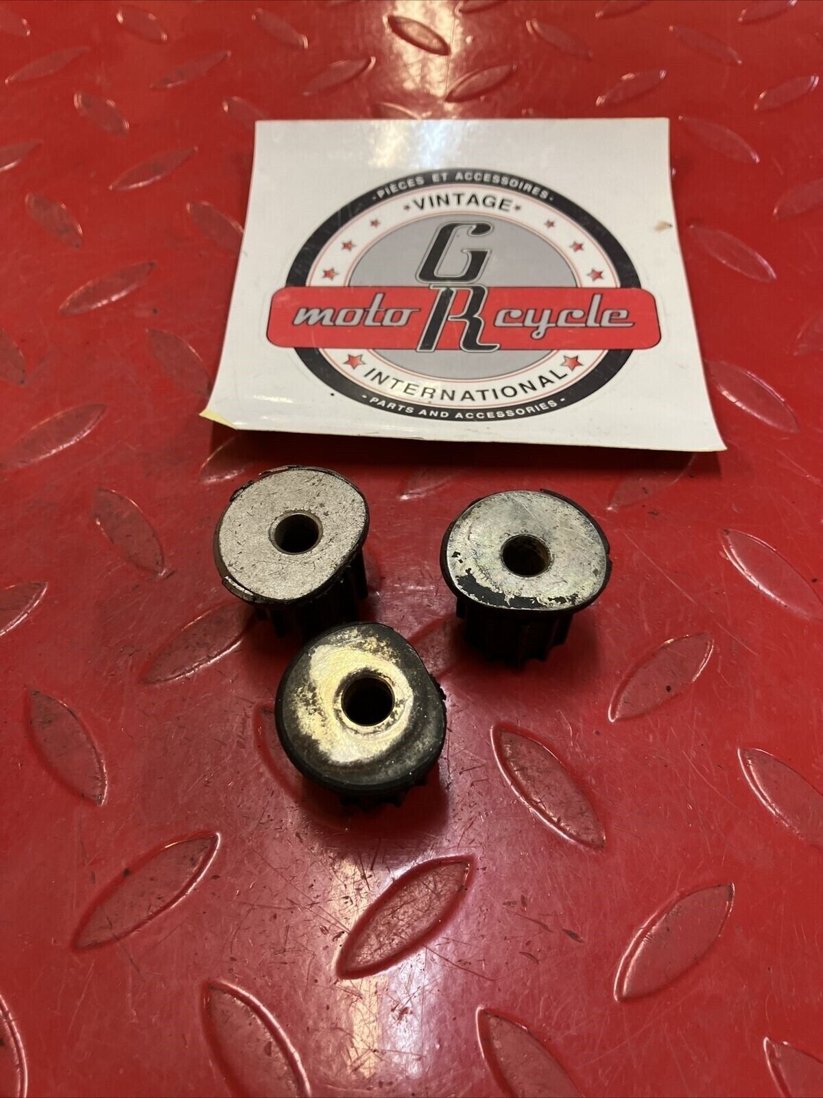 Yamaha RD400 1977 engine motor mount damper rubber  1976 1979 3